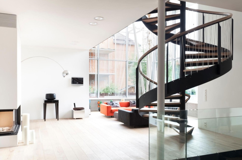 escalier-moderne colimaçon bois acier noir