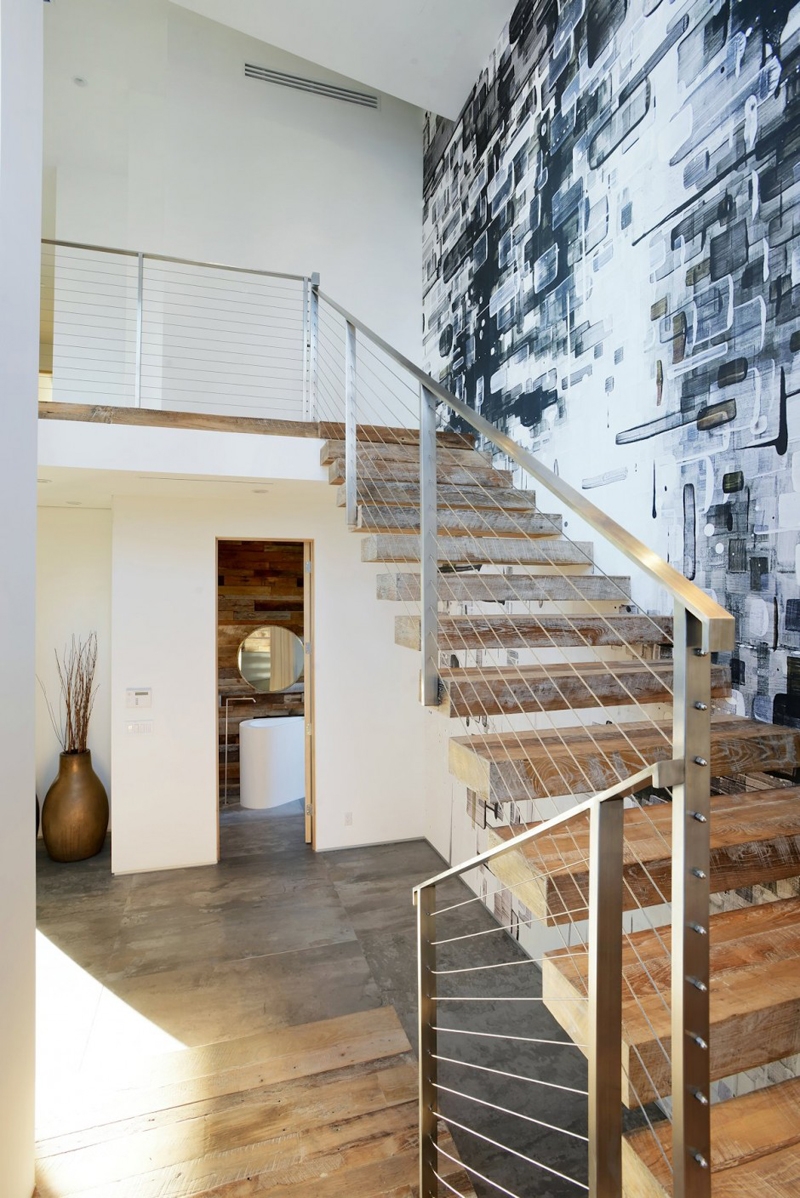 escalier moderne tournant marches bois rampe acier mat