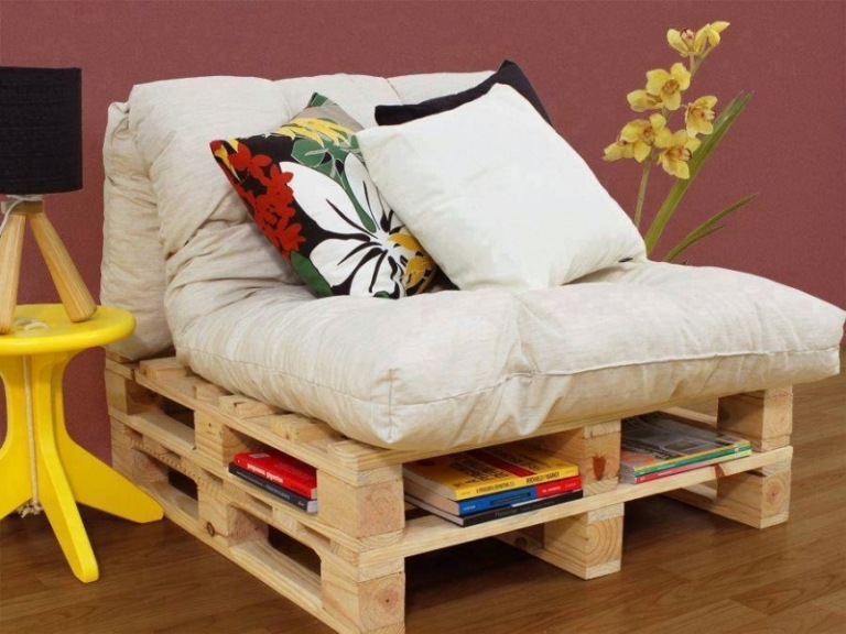 fauteuil rangement livres DIY meubles en palettes bois
