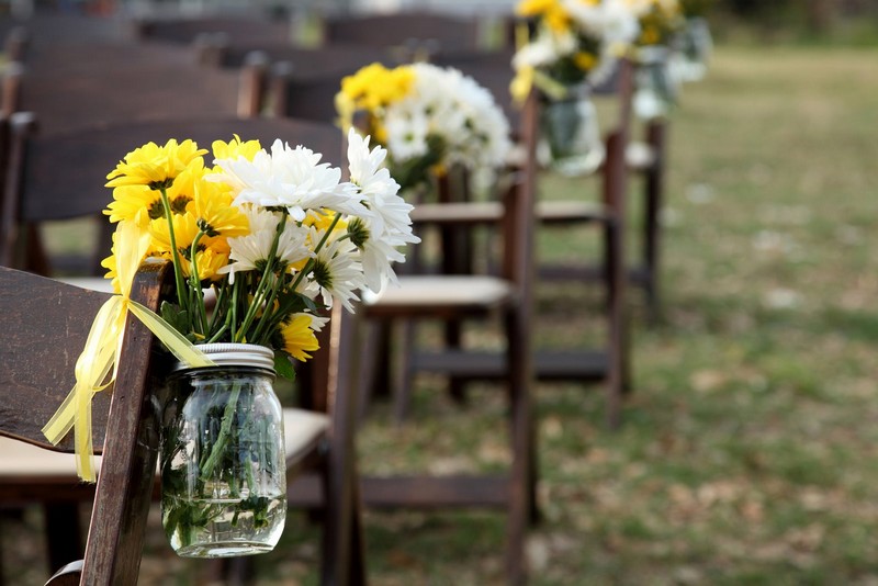 fleur-tournesol-bocal-verre-arrangement-chrysanthèmes-tournesols