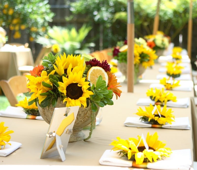 fleur-tournesol-déco-table-arrangements-tournesols-tranches-orange fleur de tournesol