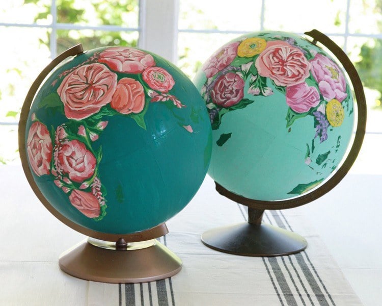 globe-terrestre-peinture-verte-dessins-roses