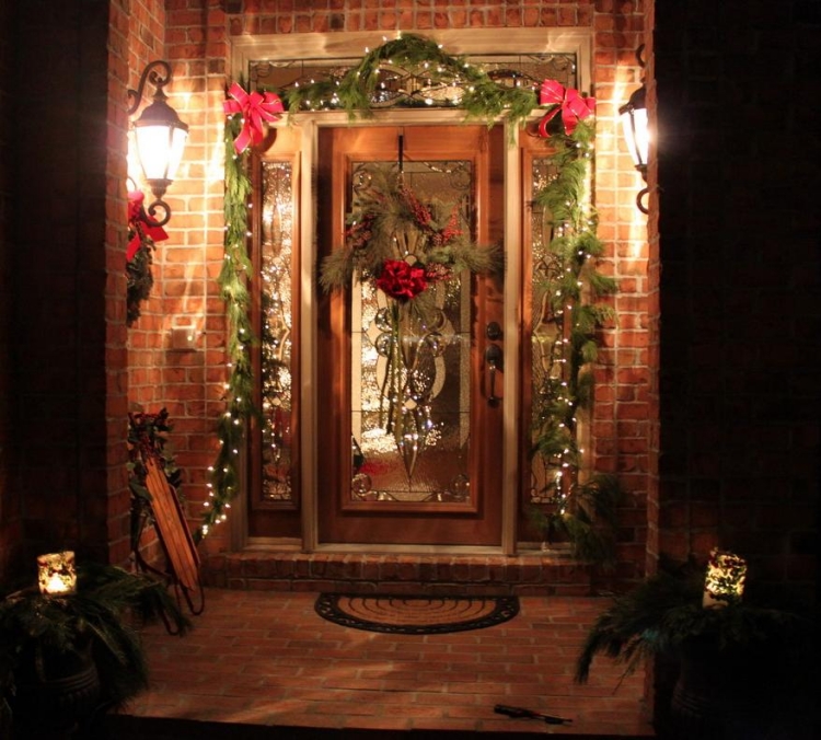 guirlande-lumineuse-exterieur-Noel-porte-entre-lanterne