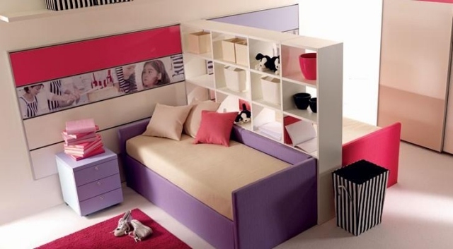 idee-separation-piece-etageres-rangement-panier-rangement-table-chevet-peinture-violette