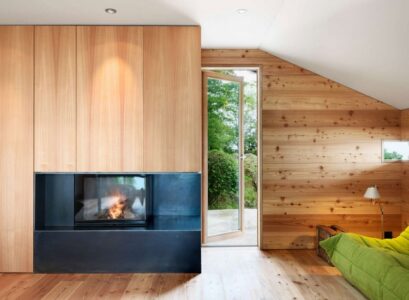 isolation-thermique-bois-meleze-cheminee-spots-encastrs-pouf-vert