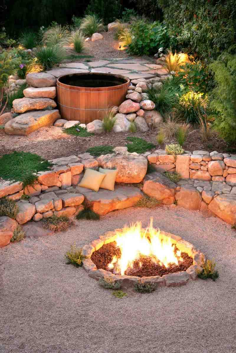 Jacuzzi extérieur en bois ou pierre en 34 idées pour le jardin