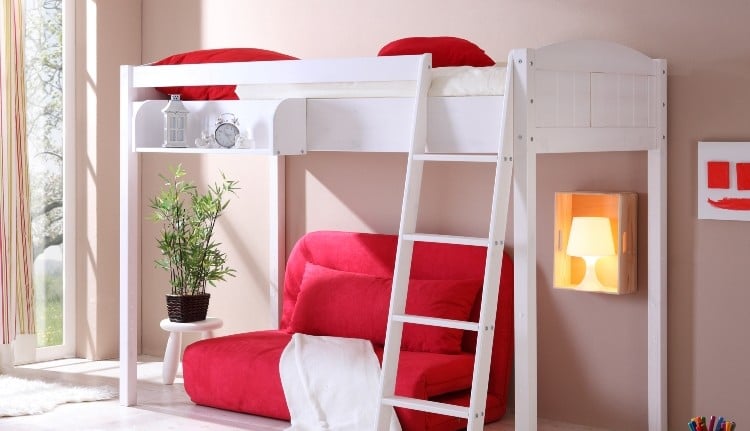 lit-mezzanine-adulte-blanc-neige-canapé-rouge-chaise-tapis