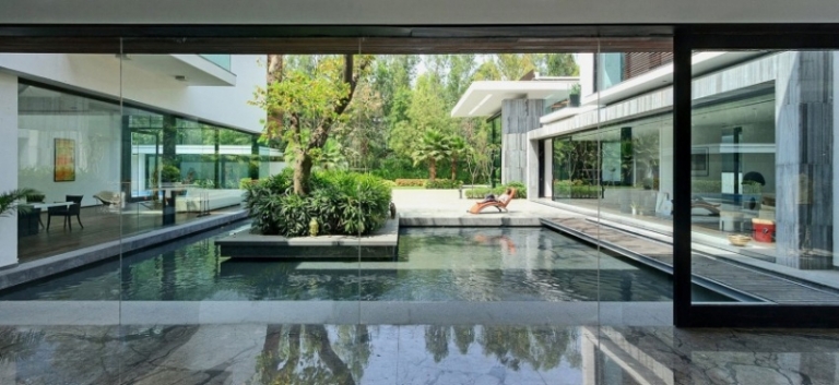maison-design luxe bassin terrasse piscine vue passage