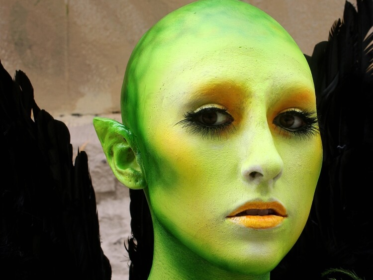 maquillage femme extra-terrestre vert halloween