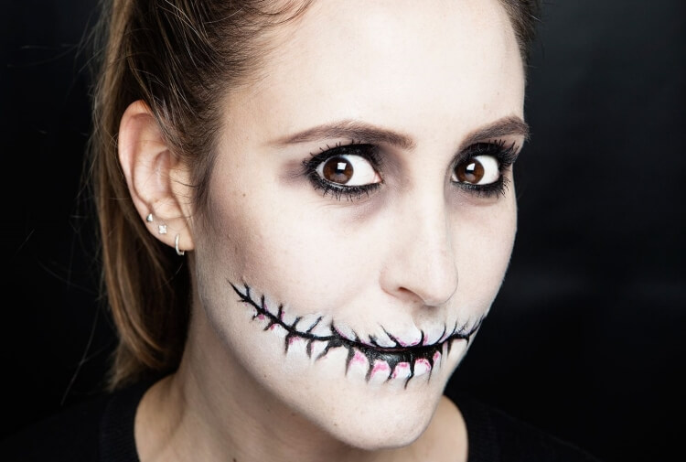 maquillage femme halloween bouche cousue