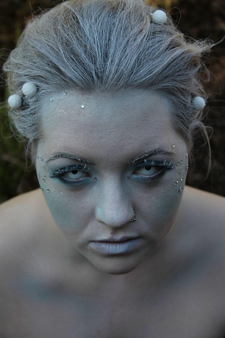 maquillage-halloween-femme-zombie-cheveux-lentilles