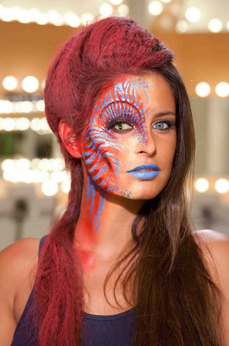 maquillage-halloween-monstre-cheveux-longs-rouge-levre-bleu