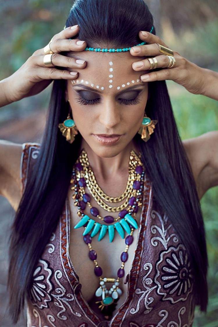maquillage-halloween-motif-indien-collier-femme