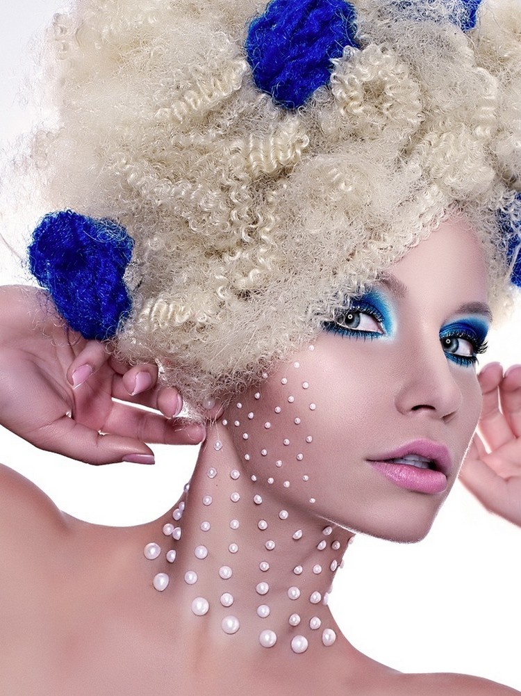 maquillage-halloween-yeux-fard-bleu-perruque