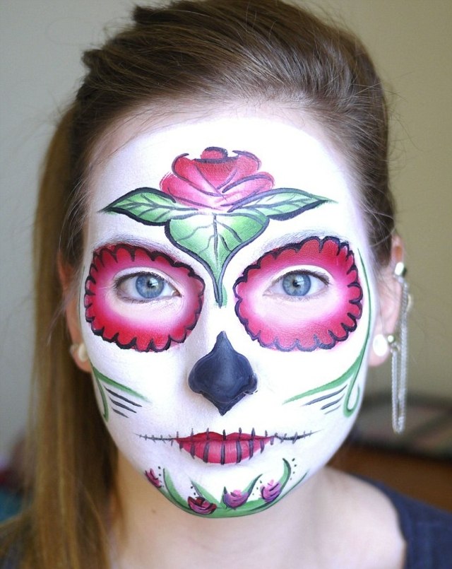 maquillage-pour-Halloween-femme-tête-mort-mexicaine