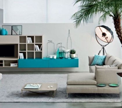 meuble-modulable-salon-beige-clair-turquoise-ottoman-turquoise-canapé-beige-table-basse-palmier