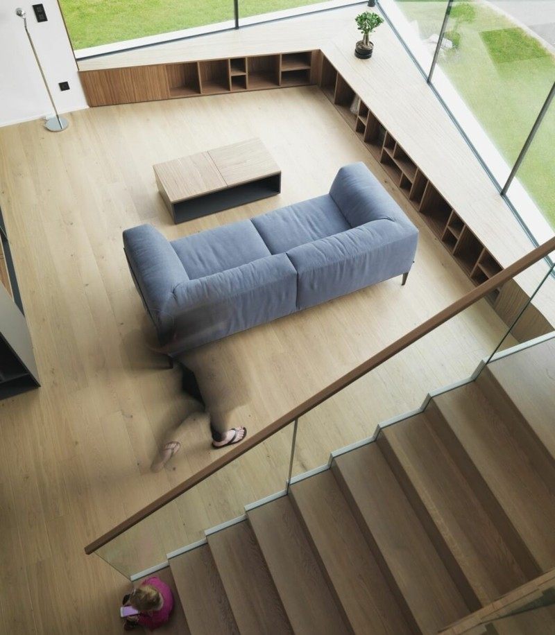 meubles-bois-modernes-meuble-rangement-bas-bois-canapé-rembourré-gris meubles bois