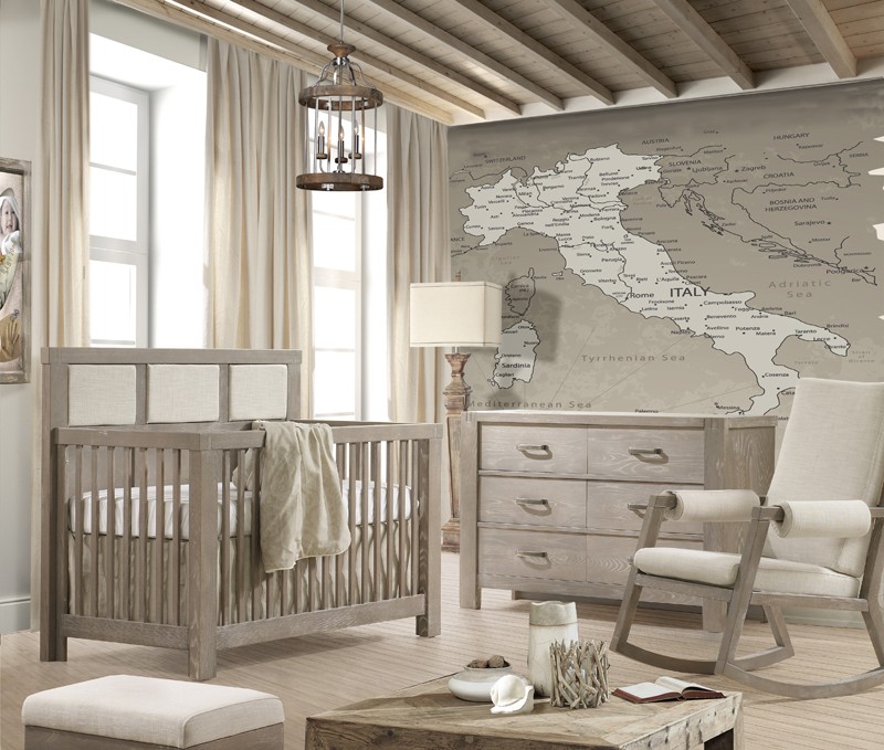 meubles-chambre-bébé-deco-murale-carte-monde-chaise-bascule-lit-commode