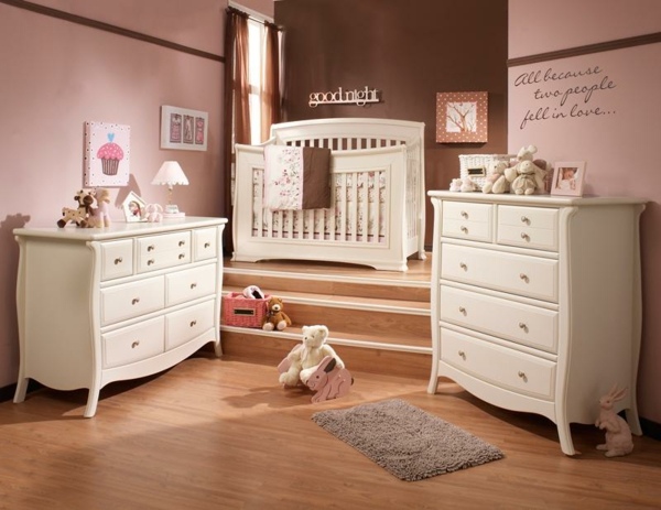 meubles-chambre-bébé-deco-murale-peinture-rose-commode