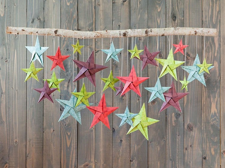 mobile-origami-Noël-facile-étoiles-origami-couleurs-branche