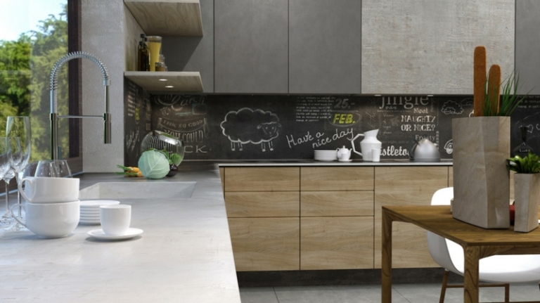 mur-beton-cuisine-vrédence-peinture-ardoise-plan-travail-gris-cliair-armoires-table-bois