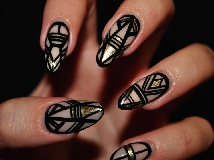 nail-art-motif-azteque-base-transparente-stiletto