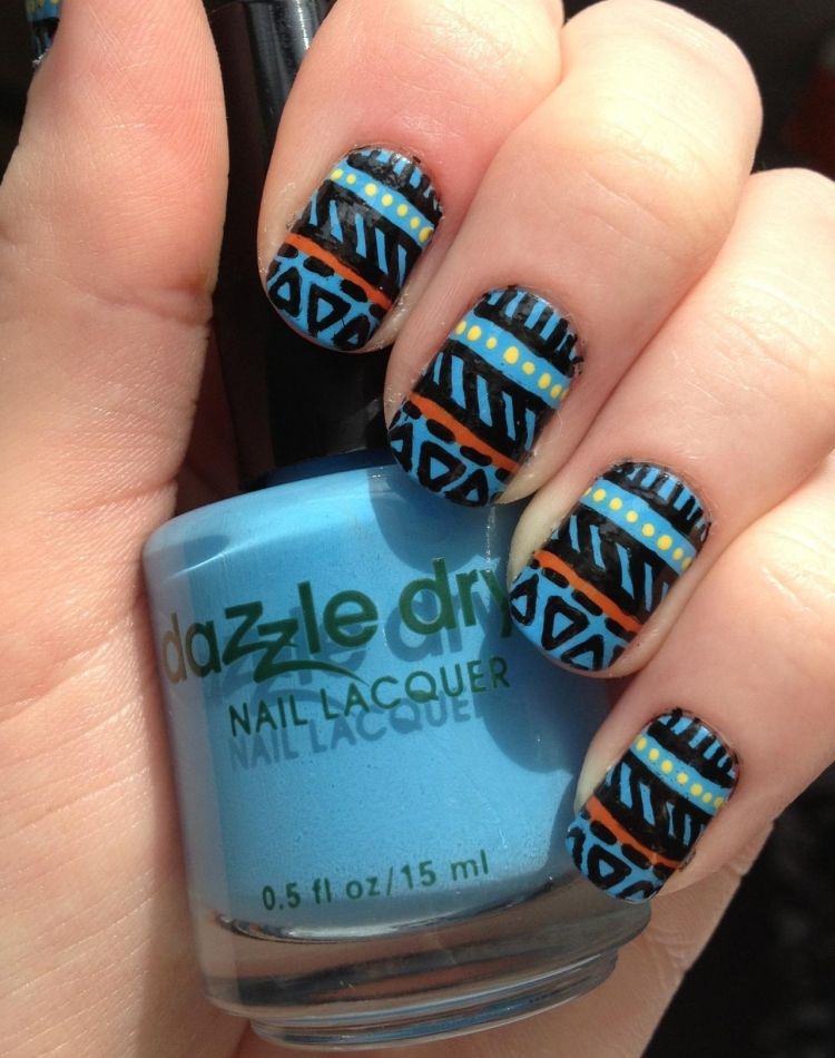 nail-art-motif-azteque-couleur-bleu-jaune-noire