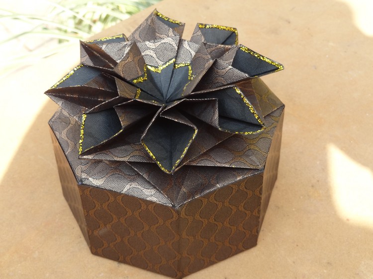 origami-Noel-boîte-cadeaux-déco-poinsettia-papier