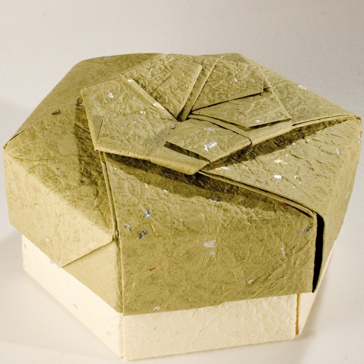origami-Noel-boîte-papier-plié-couvercle-fleur