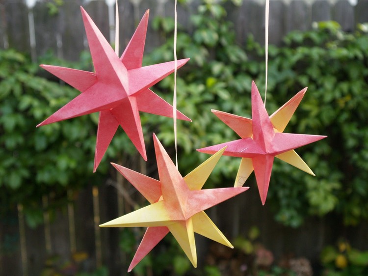 origami-Noël-facile-étoile-3d-8-branches-2-étoiles-collées