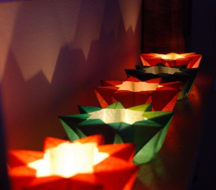 origami-Noël-facile-étoile-origami-8-branches-porte-bougies