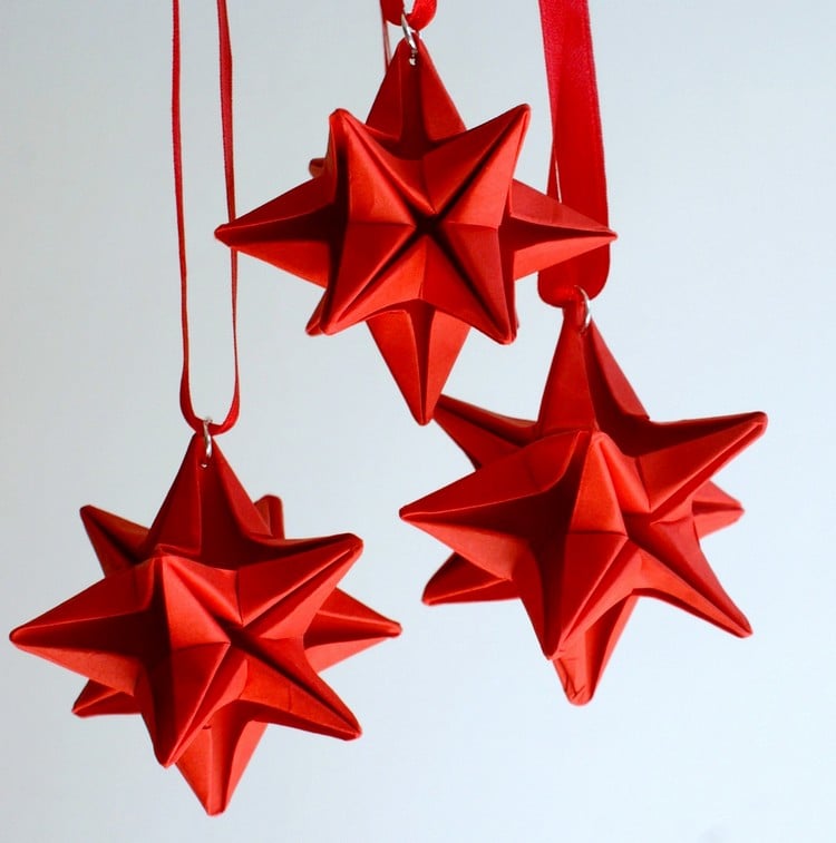 origami Noël original étoiles-origami-superbes-3d-papier-rouge
