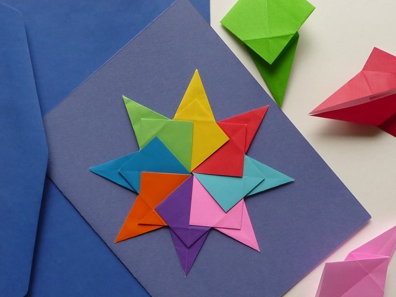origami-facile-pliage-feuilles-papier-forme-étoile