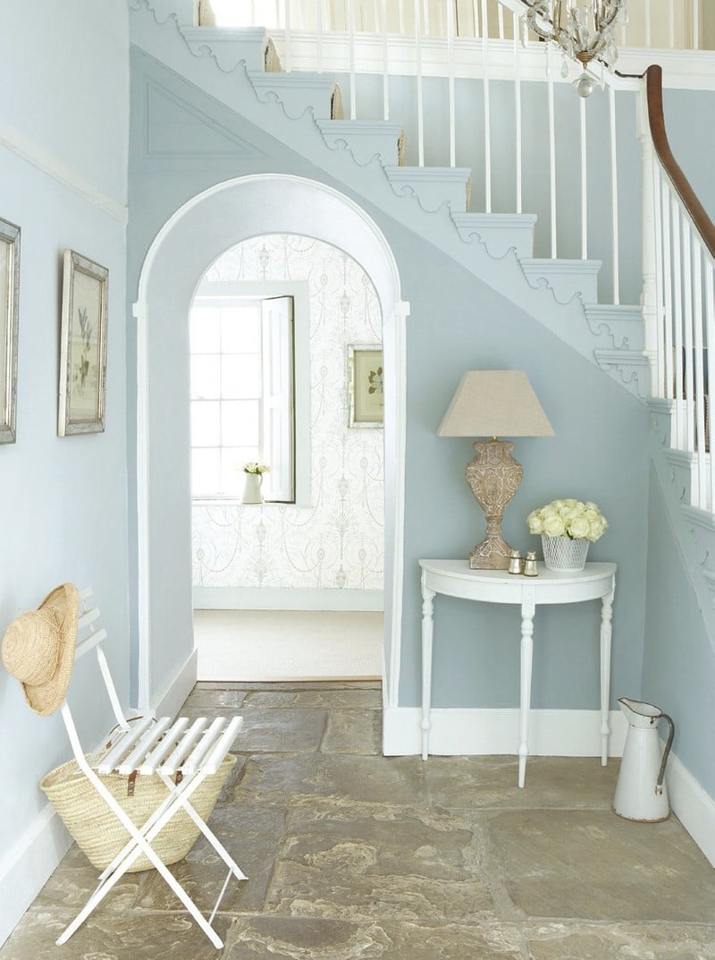 peinture couloir -bleu-pastel-table-console-blanche