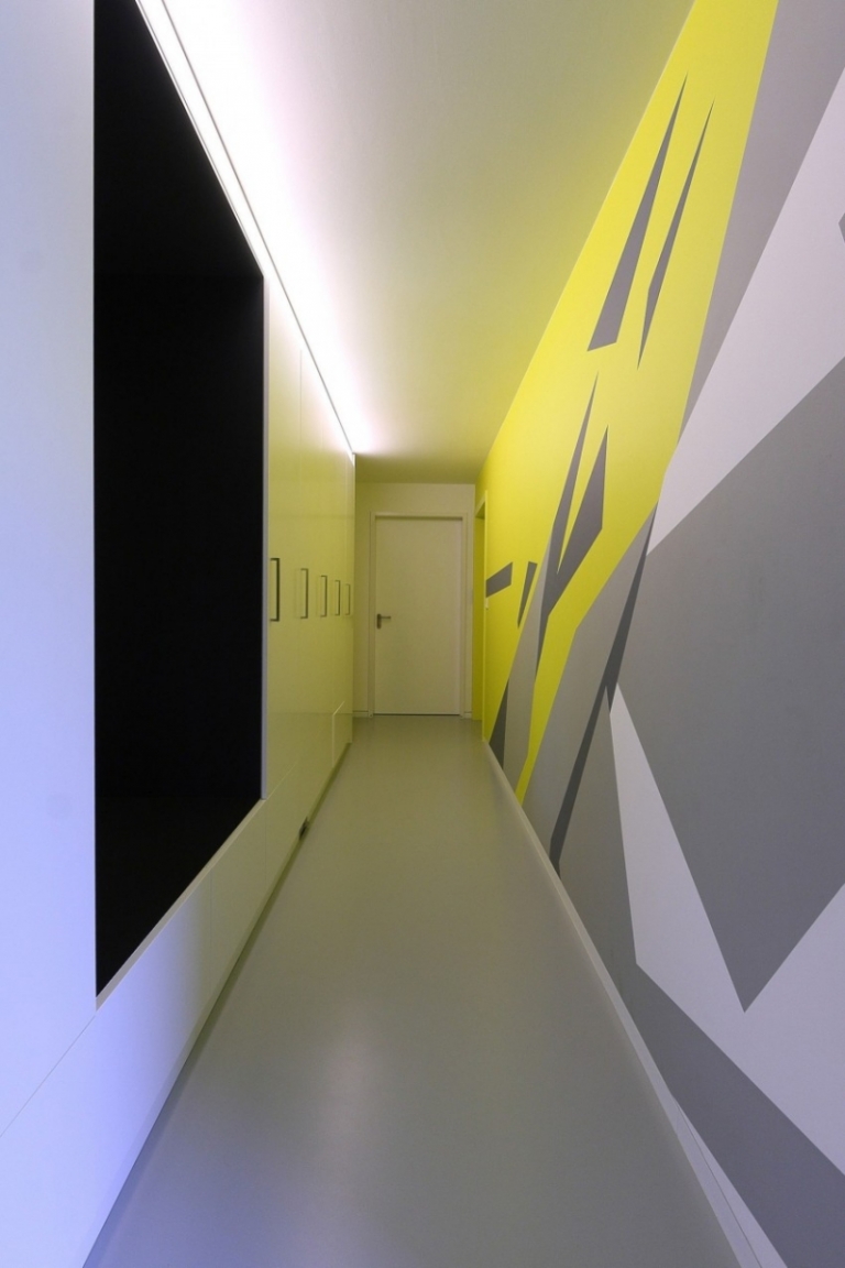 peinture couloir grise blanche jaune motifs géométriques