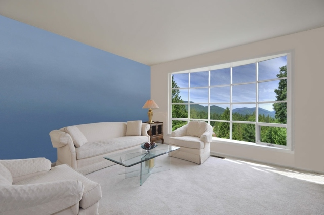 peinture-salon-effet-ombré-nuances-bleu-canapé-fauteuils-blancs-moquette-fenêtre