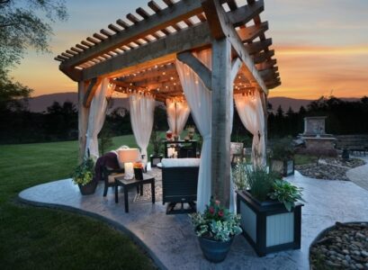 pergola-en-bois-rideaux-guirlande-lumineuse