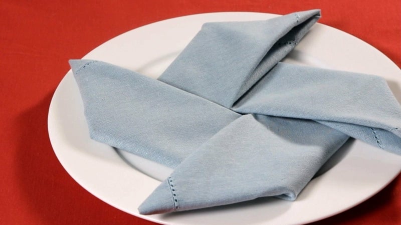 pliage-serviette-Noel-moulin-bleu-glacier pliage de serviette pour Noël