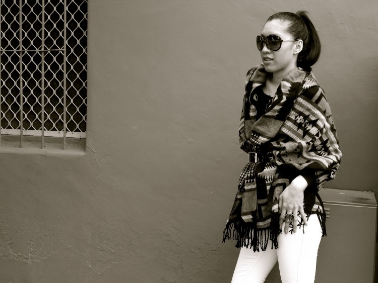 poncho-femme-avec-ceinture-franges-motifs-ethniques