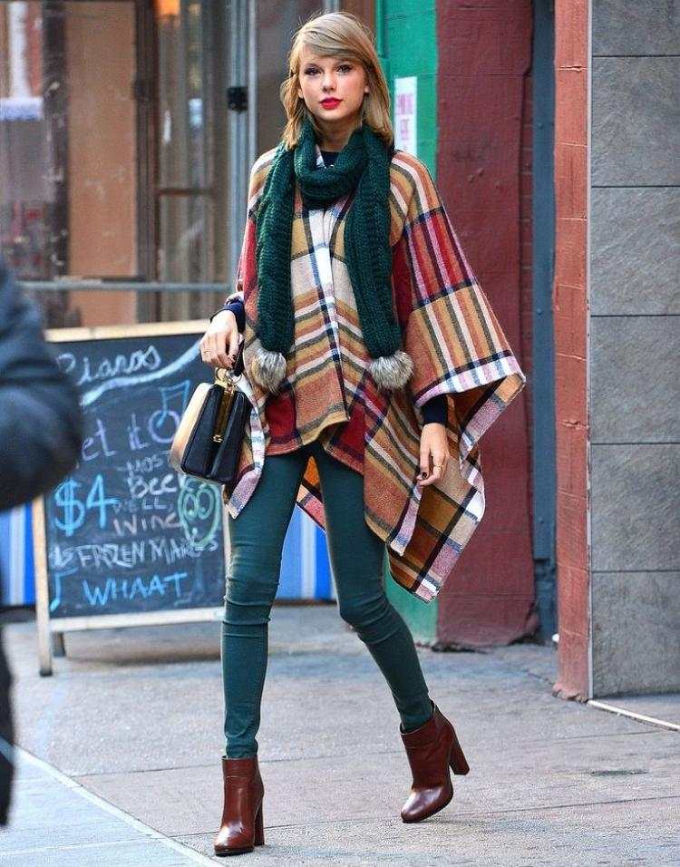 poncho-femme original pantalon vert pétrole bottines-Taylor-Swift