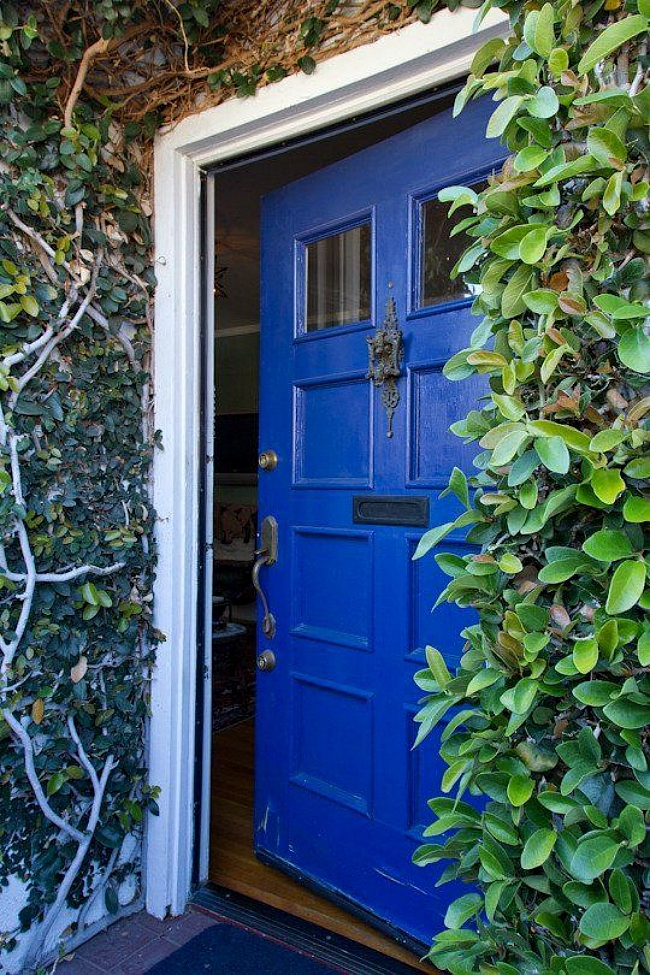 porte-entrée originale bois peint bleu roi heurtoir ancien