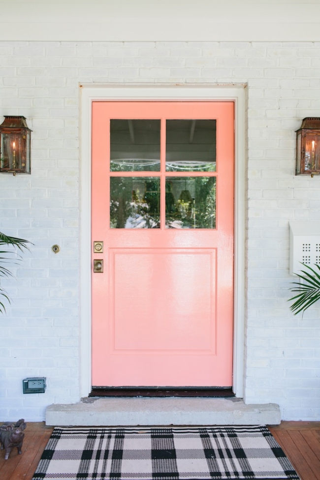 porte entrée vitrée originale bois peint rose pastel