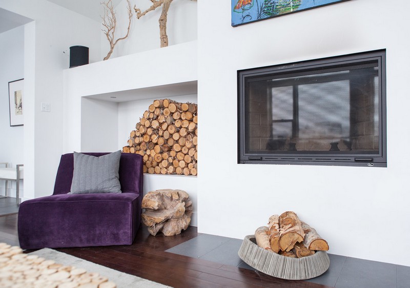 rangement-bois-chauffage-niche-murale-cheminée-encastrée-fauteuil-pourpre rangement bois de chauffage