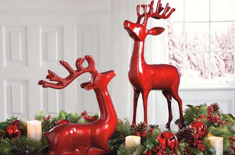 rennes rouges décoration Noël traditionnelle américaine