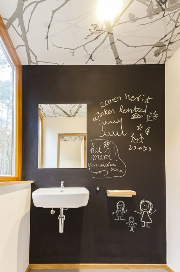 salle de bain noire blanche mur peinture tableau noir