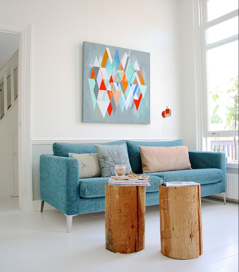 salon-scandinave-décoration-intérieur-canapé-tableau-abstrait