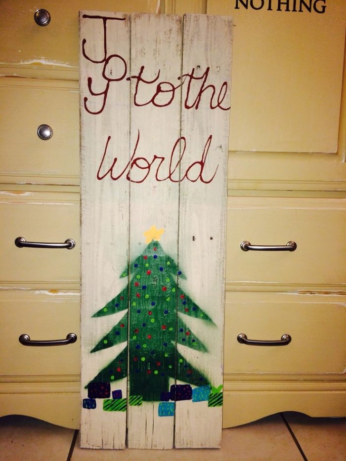 sapin-peint-planches-bois-décoration-Noël-alternative