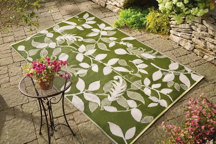 tapis extérieur moderne vert motif feuilles blanches