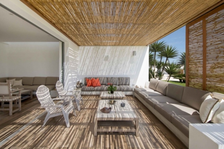 terrasse-couverte-cannes-sucre-villa-bord-mer-design-Panda