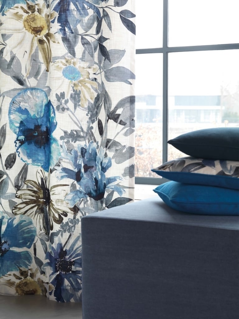 tissus ameublement modernes motifs floraux bleus gris